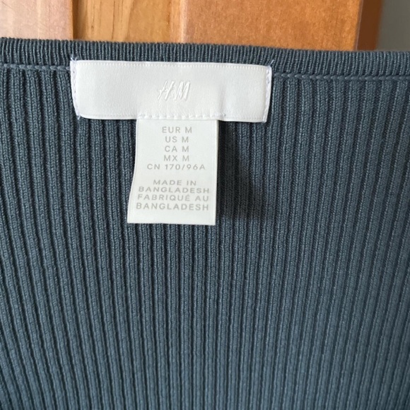 H&M Ribbed Knit Sweater - Picture 3 of 3